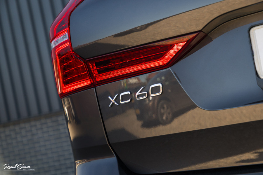 Volvo XC60 2.0 T8 Plug-in hybrid AWD Ultimate Dark Long Range | Adaptieve cruise | Panorama dak | Memory | Stoelmassage + verkoeling |