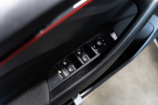 Škoda SCALA 1.5 TSI Sport Business DSG LED PANO CAMERA KUIPSTOELEN