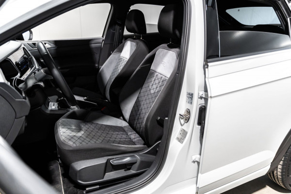Volkswagen Taigo 1.5 TSI R-Line IQ DSG PANO CAMERA