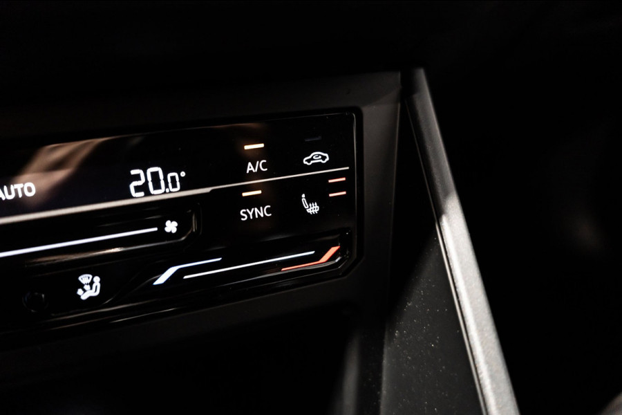 Volkswagen Taigo 1.5 TSI R-Line IQ DSG PANO CAMERA