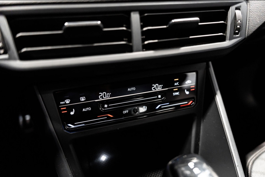 Volkswagen Taigo 1.5 TSI R-Line IQ DSG PANO CAMERA