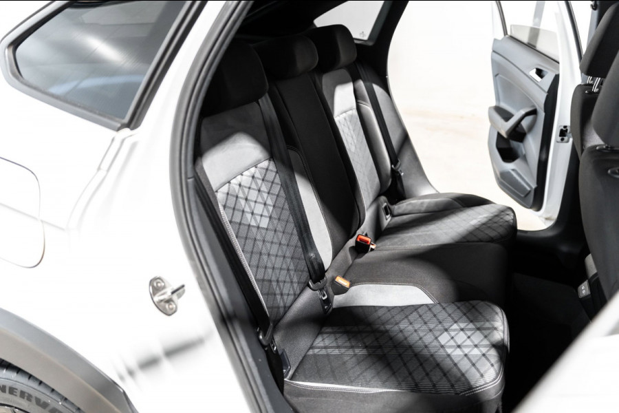 Volkswagen Taigo 1.5 TSI R-Line IQ DSG PANO CAMERA