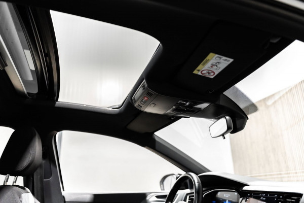Volkswagen Taigo 1.5 TSI R-Line IQ DSG PANO CAMERA