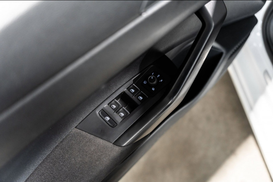 Volkswagen Taigo 1.5 TSI R-Line IQ DSG PANO CAMERA