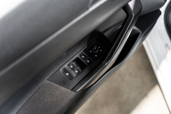 Volkswagen Taigo 1.5 TSI R-Line IQ DSG PANO CAMERA