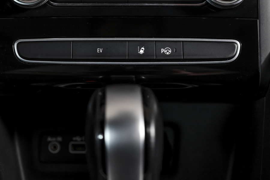 Renault Mégane Estate 1.6 E-Tech Plug-In Hybrid 160 Business Edition One | Dig. Cockpit | Cruise | PDC | Camera | NAV+App. Connect | ECC | Trekhaak | LM 17" |