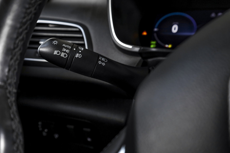 Renault Mégane Estate 1.6 E-Tech Plug-In Hybrid 160 Business Edition One | Dig. Cockpit | Cruise | PDC | Camera | NAV+App. Connect | ECC | Trekhaak | LM 17" |