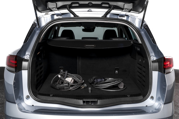 Renault Mégane Estate 1.6 E-Tech Plug-In Hybrid 160 Business Edition One | Dig. Cockpit | Cruise | PDC | Camera | NAV+App. Connect | ECC | Trekhaak | LM 17" |