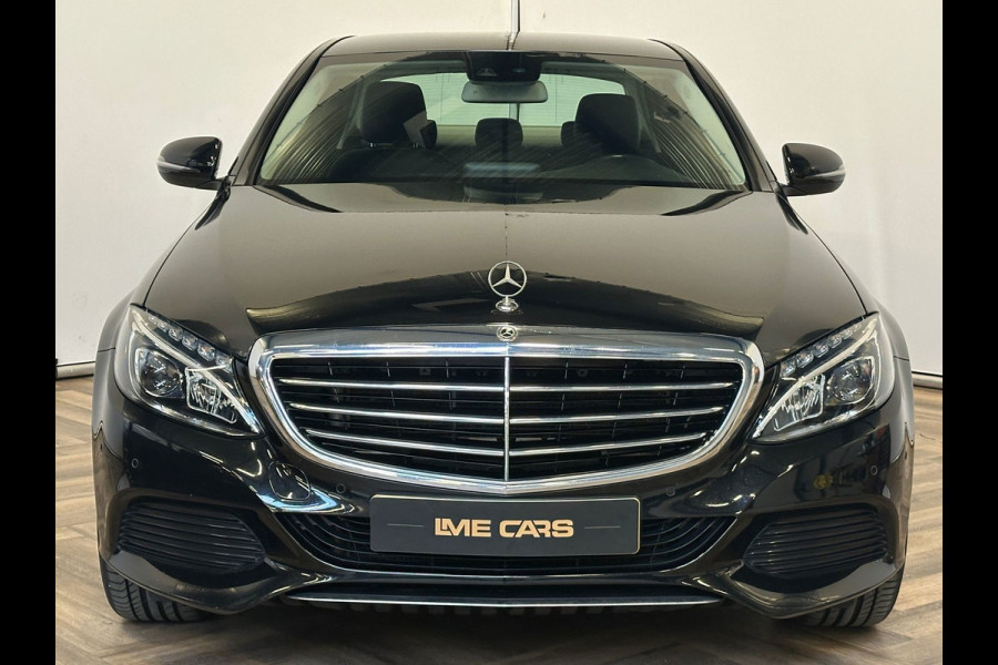 Mercedes-Benz C-Klasse 180 Premium Plus|TREKHAAK|XENON|DEALER ONDERHOUDEN|