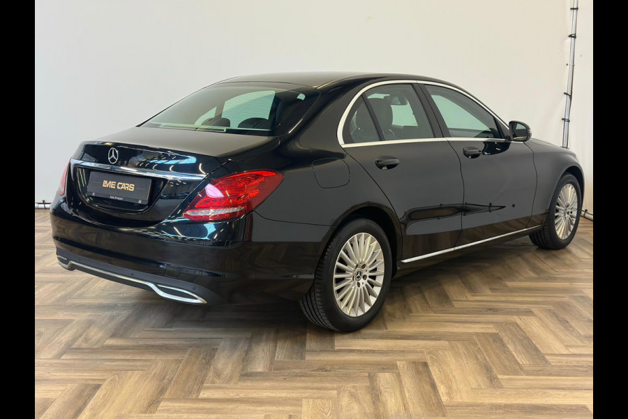 Mercedes-Benz C-Klasse 180 Premium Plus|TREKHAAK|XENON|DEALER ONDERHOUDEN|
