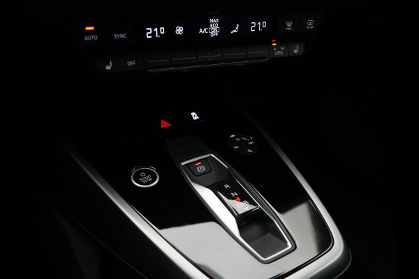 Audi Q4 e-tron 45 Quattro Edition 77 kWh 265pk Dealer O.H. | Panodak | Sonos Audio | Sfeerverlichting | Lederen Sportstoelen Verwarmd | Apple Carplay | Navigatie | DAB | 20"L.M |