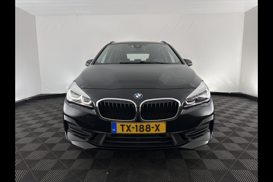 BMW 2 Serie Active Tourer 225xe iPerformance Saphir Edition {SOH-84%} Aut. *LEATHER | HEAD-UP | FULL-LED | HEATED-SPORTSEATS | CAMERA | NAVI-FULLMAP | PRIVACY-GLASS | ECC | PDC | 17''ALU*