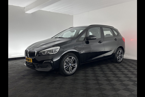 BMW 2 Serie Active Tourer 225xe iPerformance Saphir Edition {SOH-84%} Aut. *LEATHER | HEAD-UP | FULL-LED | HEATED-SPORTSEATS | CAMERA | NAVI-FULLMAP | PRIVACY-GLASS | ECC | PDC | 17''ALU*