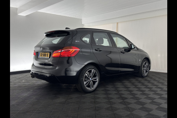 BMW 2 Serie Active Tourer 225xe iPerformance Saphir Edition {SOH-84%} Aut. *LEATHER | HEAD-UP | FULL-LED | HEATED-SPORTSEATS | CAMERA | NAVI-FULLMAP | PRIVACY-GLASS | ECC | PDC | 17''ALU*