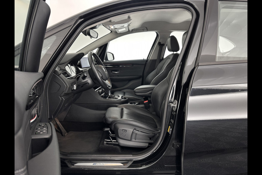 BMW 2 Serie Active Tourer 225xe iPerformance Saphir Edition {SOH-84%} Aut. *LEATHER | HEAD-UP | FULL-LED | HEATED-SPORTSEATS | CAMERA | NAVI-FULLMAP | PRIVACY-GLASS | ECC | PDC | 17''ALU*