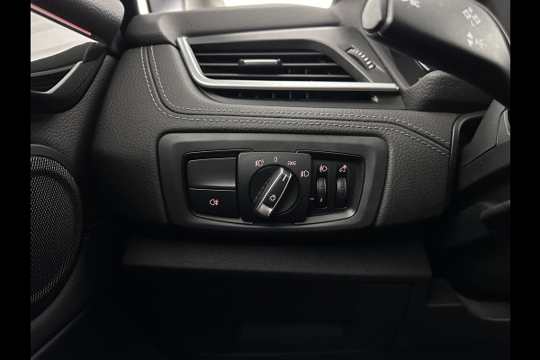 BMW 2 Serie Active Tourer 225xe iPerformance Saphir Edition {SOH-84%} Aut. *LEATHER | HEAD-UP | FULL-LED | HEATED-SPORTSEATS | CAMERA | NAVI-FULLMAP | PRIVACY-GLASS | ECC | PDC | 17''ALU*