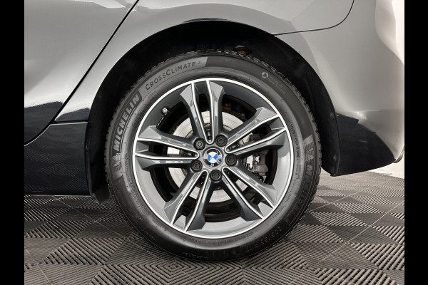 BMW 2 Serie Active Tourer 225xe iPerformance Saphir Edition {SOH-84%} Aut. *LEATHER | HEAD-UP | FULL-LED | HEATED-SPORTSEATS | CAMERA | NAVI-FULLMAP | PRIVACY-GLASS | ECC | PDC | 17''ALU*