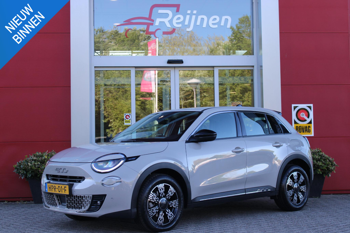 Fiat 600 1.2 Hybrid 110PK AUTOMAAT URBAN | STOEL/VOORRUIT VERWARMING | KEYLESS ENTRY/START | 17" LICHTEMATELN VELGEN | DRAADLOZE TELEFOONLADER | DRAADLOZE APPLE CARPLAY/ANDROID AUTO | NAVIGATIE | DAB+ RADIO | PARKEERSENSOREN VOOR + ACHTER | ACHTERUITRIJ CAMERA | CRUISE CONTROL | LED KOPLAMPEN |