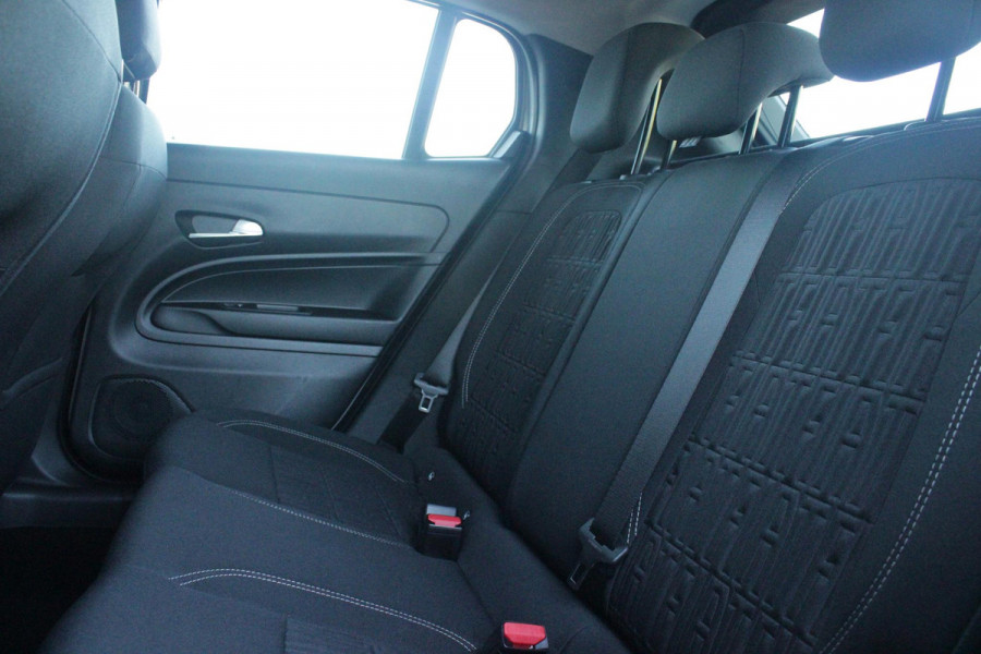 Fiat 600 1.2 Hybrid 110PK AUTOMAAT URBAN | STOEL/VOORRUIT VERWARMING | KEYLESS ENTRY/START | 17" LICHTEMATELN VELGEN | DRAADLOZE TELEFOONLADER | DRAADLOZE APPLE CARPLAY/ANDROID AUTO | NAVIGATIE | DAB+ RADIO | PARKEERSENSOREN VOOR + ACHTER | ACHTERUITRIJ CAMERA | CRUISE CONTROL | LED KOPLAMPEN |