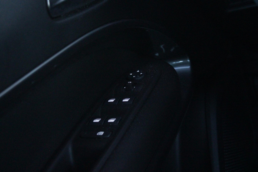 Fiat 600 1.2 Hybrid 110PK AUTOMAAT URBAN | STOEL/VOORRUIT VERWARMING | KEYLESS ENTRY/START | 17" LICHTEMATELN VELGEN | DRAADLOZE TELEFOONLADER | DRAADLOZE APPLE CARPLAY/ANDROID AUTO | NAVIGATIE | DAB+ RADIO | PARKEERSENSOREN VOOR + ACHTER | ACHTERUITRIJ CAMERA | CRUISE CONTROL | LED KOPLAMPEN |