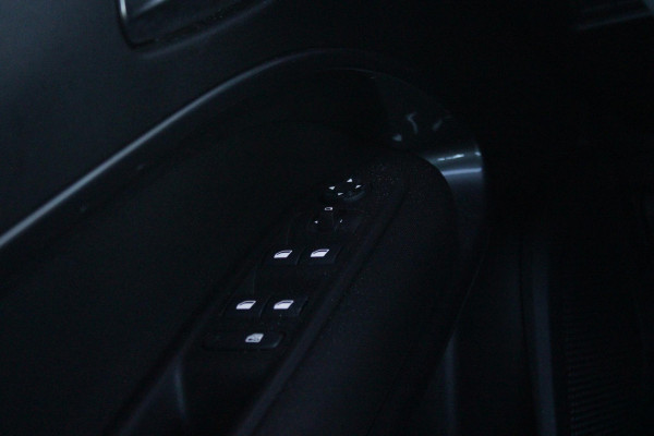 Fiat 600 1.2 Hybrid 110PK AUTOMAAT URBAN | STOEL/VOORRUIT VERWARMING | KEYLESS ENTRY/START | 17" LICHTEMATELN VELGEN | DRAADLOZE TELEFOONLADER | DRAADLOZE APPLE CARPLAY/ANDROID AUTO | NAVIGATIE | DAB+ RADIO | PARKEERSENSOREN VOOR + ACHTER | ACHTERUITRIJ CAMERA | CRUISE CONTROL | LED KOPLAMPEN |