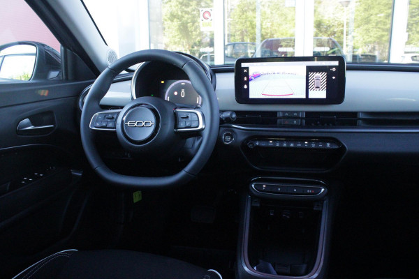 Fiat 600 1.2 Hybrid 110PK AUTOMAAT URBAN | STOEL/VOORRUIT VERWARMING | KEYLESS ENTRY/START | 17" LICHTEMATELN VELGEN | DRAADLOZE TELEFOONLADER | DRAADLOZE APPLE CARPLAY/ANDROID AUTO | NAVIGATIE | DAB+ RADIO | PARKEERSENSOREN VOOR + ACHTER | ACHTERUITRIJ CAMERA | CRUISE CONTROL | LED KOPLAMPEN |