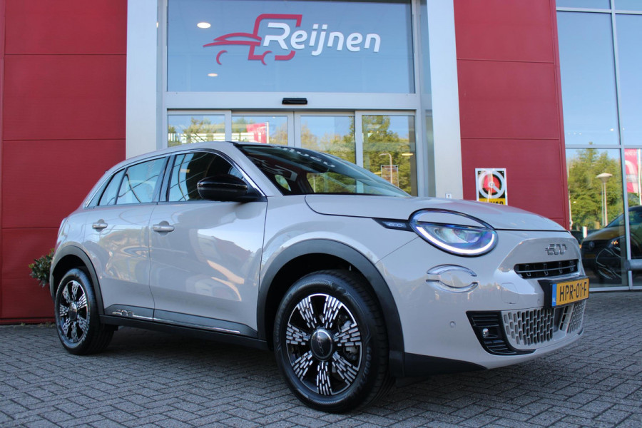 Fiat 600 1.2 Hybrid 110PK AUTOMAAT URBAN | STOEL/VOORRUIT VERWARMING | KEYLESS ENTRY/START | 17" LICHTEMATELN VELGEN | DRAADLOZE TELEFOONLADER | DRAADLOZE APPLE CARPLAY/ANDROID AUTO | NAVIGATIE | DAB+ RADIO | PARKEERSENSOREN VOOR + ACHTER | ACHTERUITRIJ CAMERA | CRUISE CONTROL | LED KOPLAMPEN |