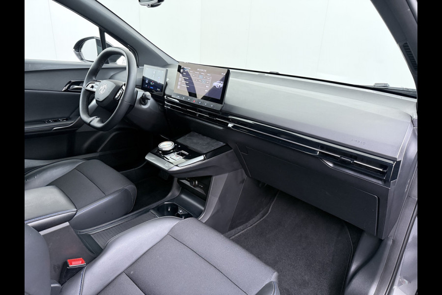 MG Mg4 electric Trophy Extended Range 77kWh Warmtepomp Trekhaak SOH 95% Adap.Cruise Navi 360°Camera Apple Carplay Android Auto Elek.Stoel+Verwar Led Privacy Glas Isofix DAB Bluetooth Dodehoek detector File assistent Rijstrooksensor Wifi 1e Eigenaar Origineel Nederlandse Auto