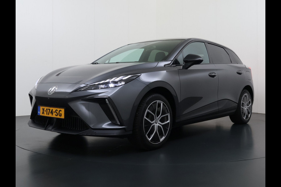 MG Mg4 electric Trophy Extended Range 77kWh Warmtepomp Trekhaak SOH 95% Adap.Cruise Navi 360°Camera Apple Carplay Android Auto Elek.Stoel+Verwar Led Privacy Glas Isofix DAB Bluetooth Dodehoek detector File assistent Rijstrooksensor Wifi 1e Eigenaar Origineel Nederlandse Auto