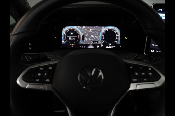Volkswagen Golf variant 1.5 eTSI R-Line Edition | Black style pakket | Panoramisch schuif-kanteldak | Assistance pakket plus