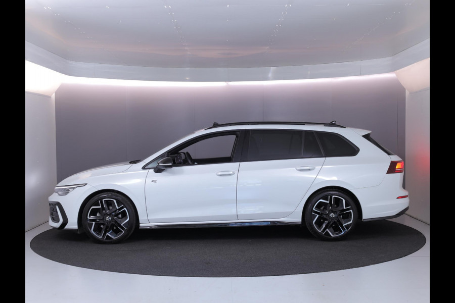 Volkswagen Golf variant 1.5 eTSI R-Line Edition | Black style pakket | Panoramisch schuif-kanteldak | Assistance pakket plus