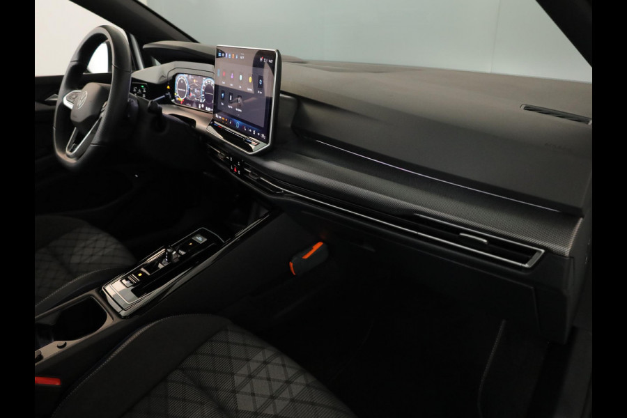 Volkswagen Golf variant 1.5 eTSI R-Line Edition | Black style pakket | Panoramisch schuif-kanteldak | Assistance pakket plus
