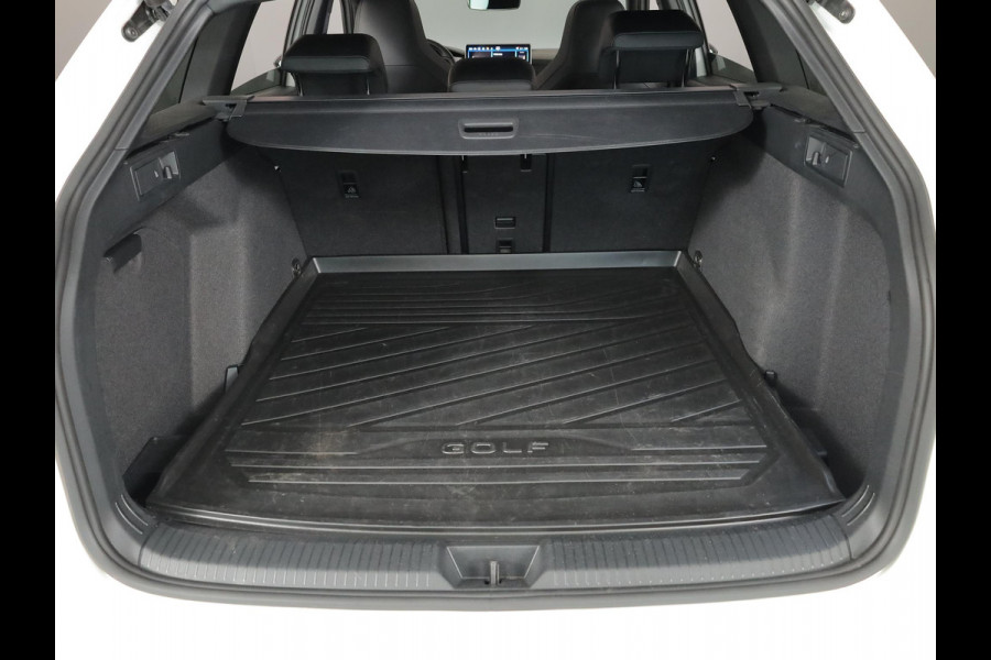 Volkswagen Golf variant 1.5 eTSI R-Line Edition | Black style pakket | Panoramisch schuif-kanteldak | Assistance pakket plus