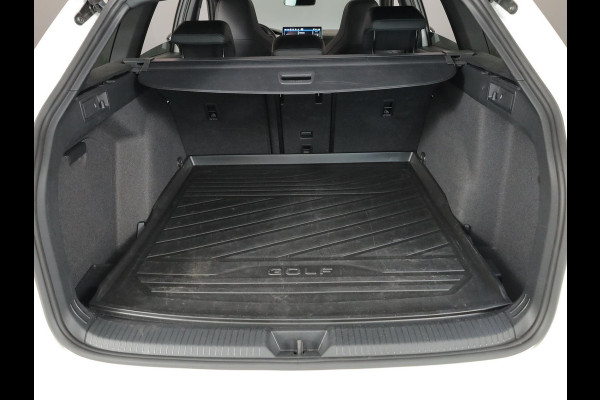 Volkswagen Golf variant 1.5 eTSI R-Line Edition | Black style pakket | Panoramisch schuif-kanteldak | Assistance pakket plus