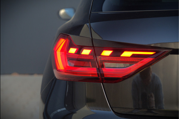 Audi A1 Sportback 35 TFSI S Line edition one S-Line | Bang & Olufsen | Stoelverwarming | Cruise Control | Ambiance Verlichting | Navigatie | Parkeersensoren | Apple Carplay | Climate Control | B&O | LED