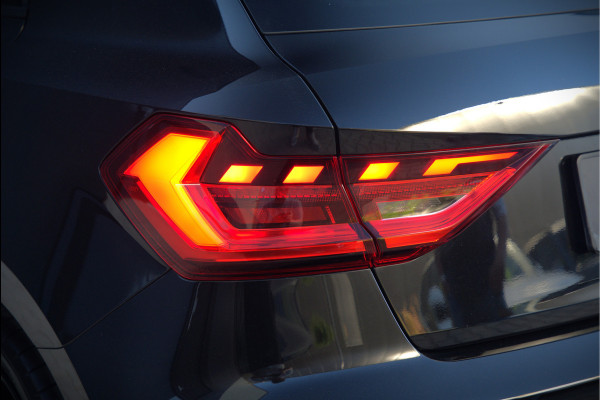 Audi A1 Sportback 35 TFSI S Line edition one S-Line | Bang & Olufsen | Stoelverwarming | Cruise Control | Ambiance Verlichting | Navigatie | Parkeersensoren | Apple Carplay | Climate Control | B&O | LED