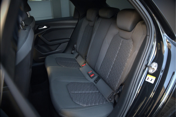 Audi A1 Sportback 35 TFSI S Line edition one S-Line | Bang & Olufsen | Stoelverwarming | Cruise Control | Ambiance Verlichting | Navigatie | Parkeersensoren | Apple Carplay | Climate Control | B&O | LED