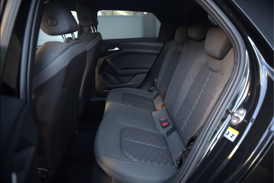 Audi A1 Sportback 35 TFSI S Line edition one S-Line | Bang & Olufsen | Stoelverwarming | Cruise Control | Ambiance Verlichting | Navigatie | Parkeersensoren | Apple Carplay | Climate Control | B&O | LED