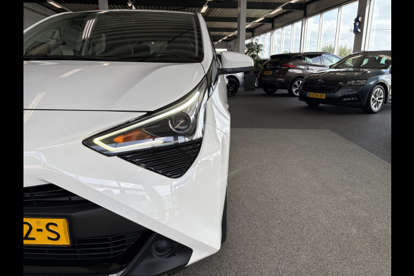 Toyota Aygo 1.0 VVT-i X-Play 5-drs. CAMERA/CARPLAY/LIMITER/AIRCO/MEDIA