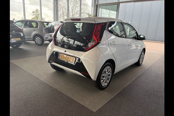 Toyota Aygo 1.0 VVT-i X-Play 5-drs. CAMERA/CARPLAY/LIMITER/AIRCO/MEDIA