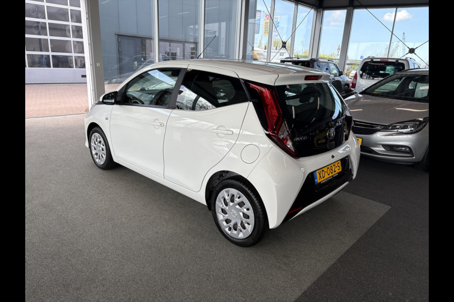Toyota Aygo 1.0 VVT-i X-Play 5-drs. CAMERA/CARPLAY/LIMITER/AIRCO/MEDIA
