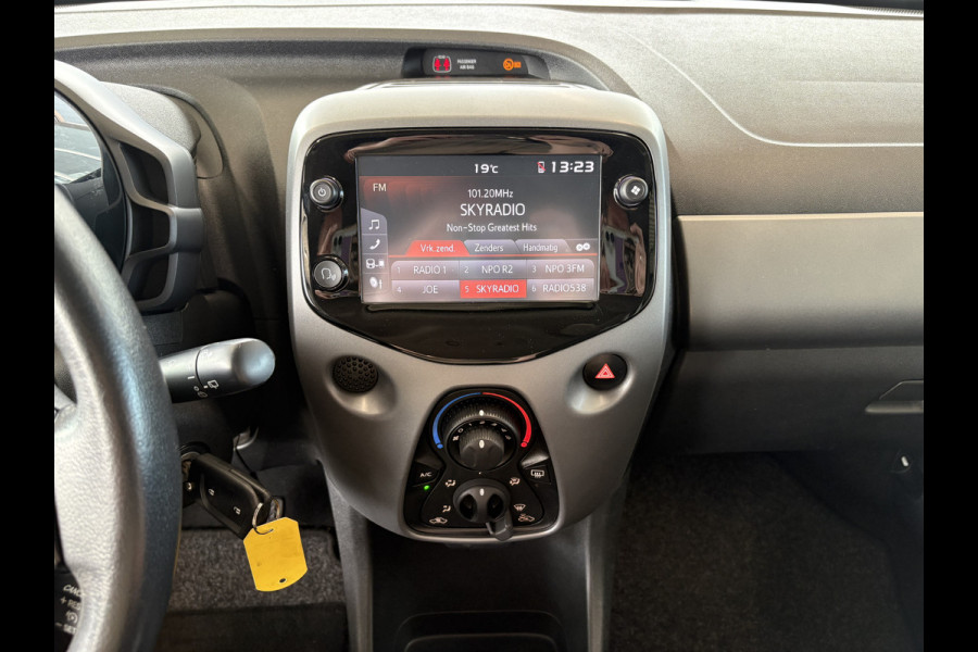 Toyota Aygo 1.0 VVT-i X-Play 5-drs. CAMERA/CARPLAY/LIMITER/AIRCO/MEDIA