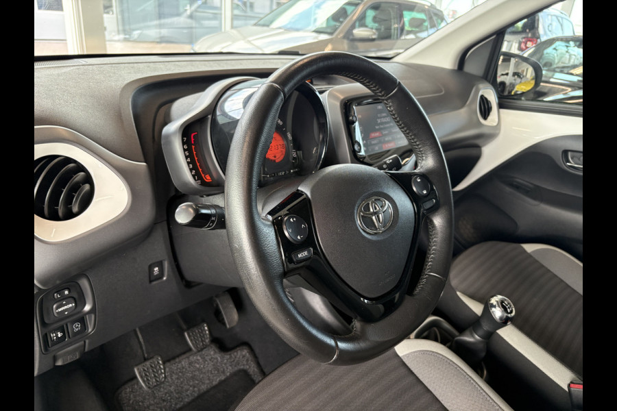 Toyota Aygo 1.0 VVT-i X-Play 5-drs. CAMERA/CARPLAY/LIMITER/AIRCO/MEDIA