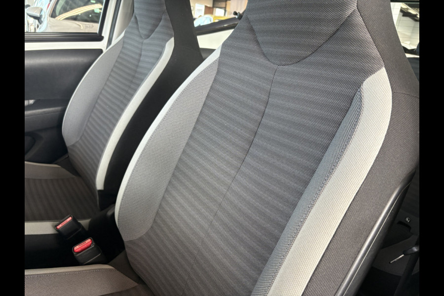 Toyota Aygo 1.0 VVT-i X-Play 5-drs. CAMERA/CARPLAY/LIMITER/AIRCO/MEDIA