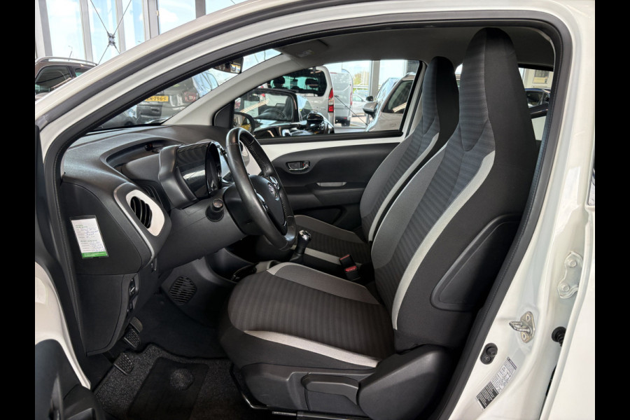 Toyota Aygo 1.0 VVT-i X-Play 5-drs. CAMERA/CARPLAY/LIMITER/AIRCO/MEDIA