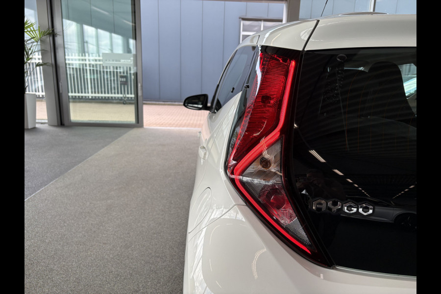 Toyota Aygo 1.0 VVT-i X-Play 5-drs. CAMERA/CARPLAY/LIMITER/AIRCO/MEDIA