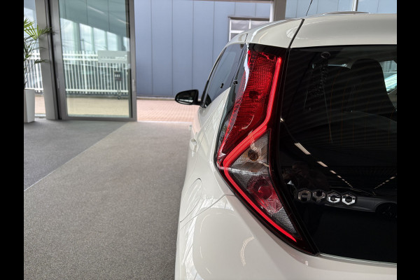 Toyota Aygo 1.0 VVT-i X-Play 5-drs. CAMERA/CARPLAY/LIMITER/AIRCO/MEDIA