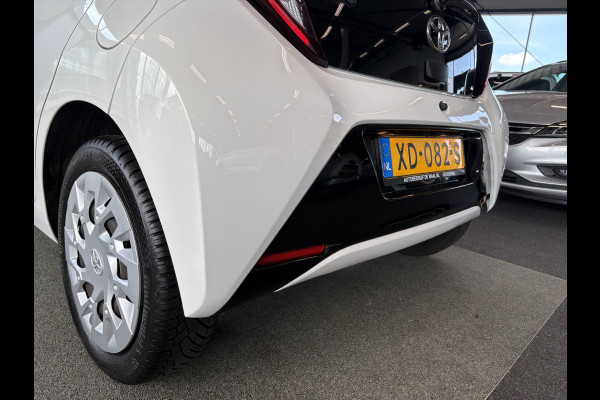 Toyota Aygo 1.0 VVT-i X-Play 5-drs. CAMERA/CARPLAY/LIMITER/AIRCO/MEDIA
