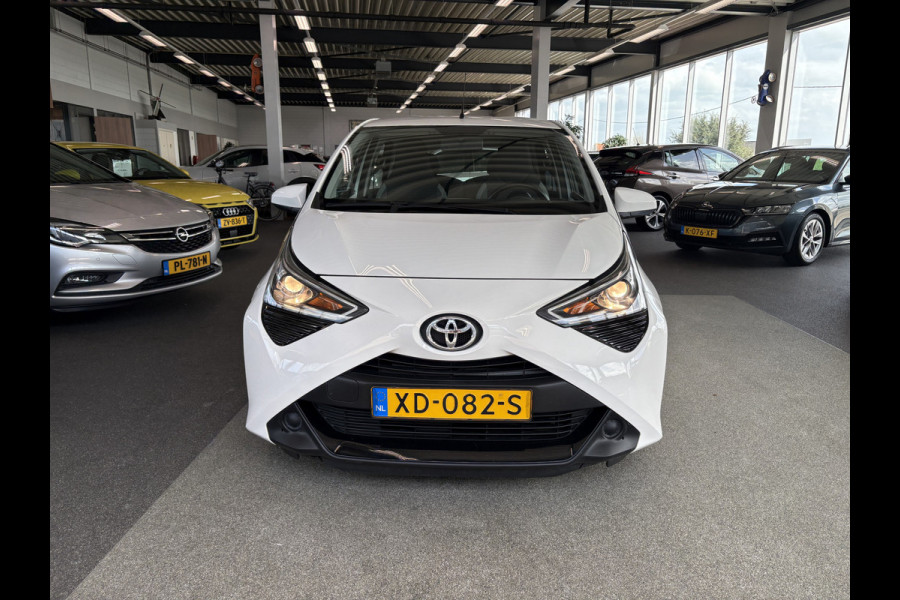 Toyota Aygo 1.0 VVT-i X-Play 5-drs. CAMERA/CARPLAY/LIMITER/AIRCO/MEDIA