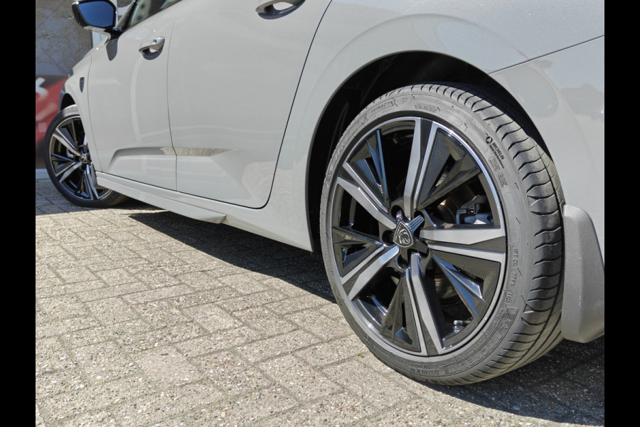 Peugeot 308 SW 1.6 Plug-in Hybrid 225 GT / Head-up / Trekhaak / Carplay / 360 camera / 18" LM
